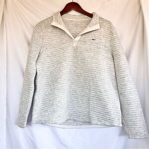 VINEYARD VINES | CHANNEL QUILTED SNAP BUTTON PULLOVER MEDIUM IN LIGHT GRAY